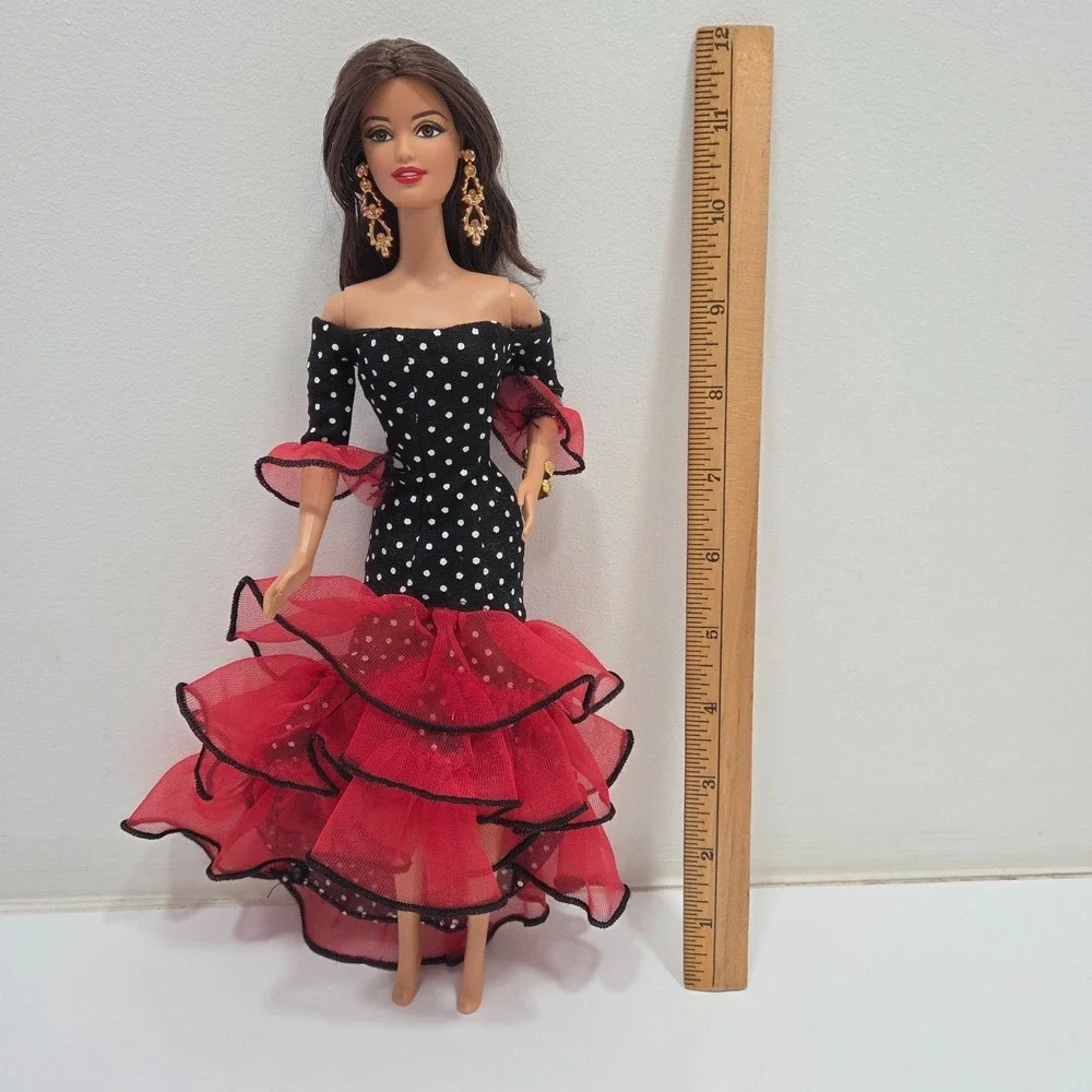 SPAIN BARBIE DOLL DOLLS OF THE WORLD PASSPORT  2012 MATTEL X8421